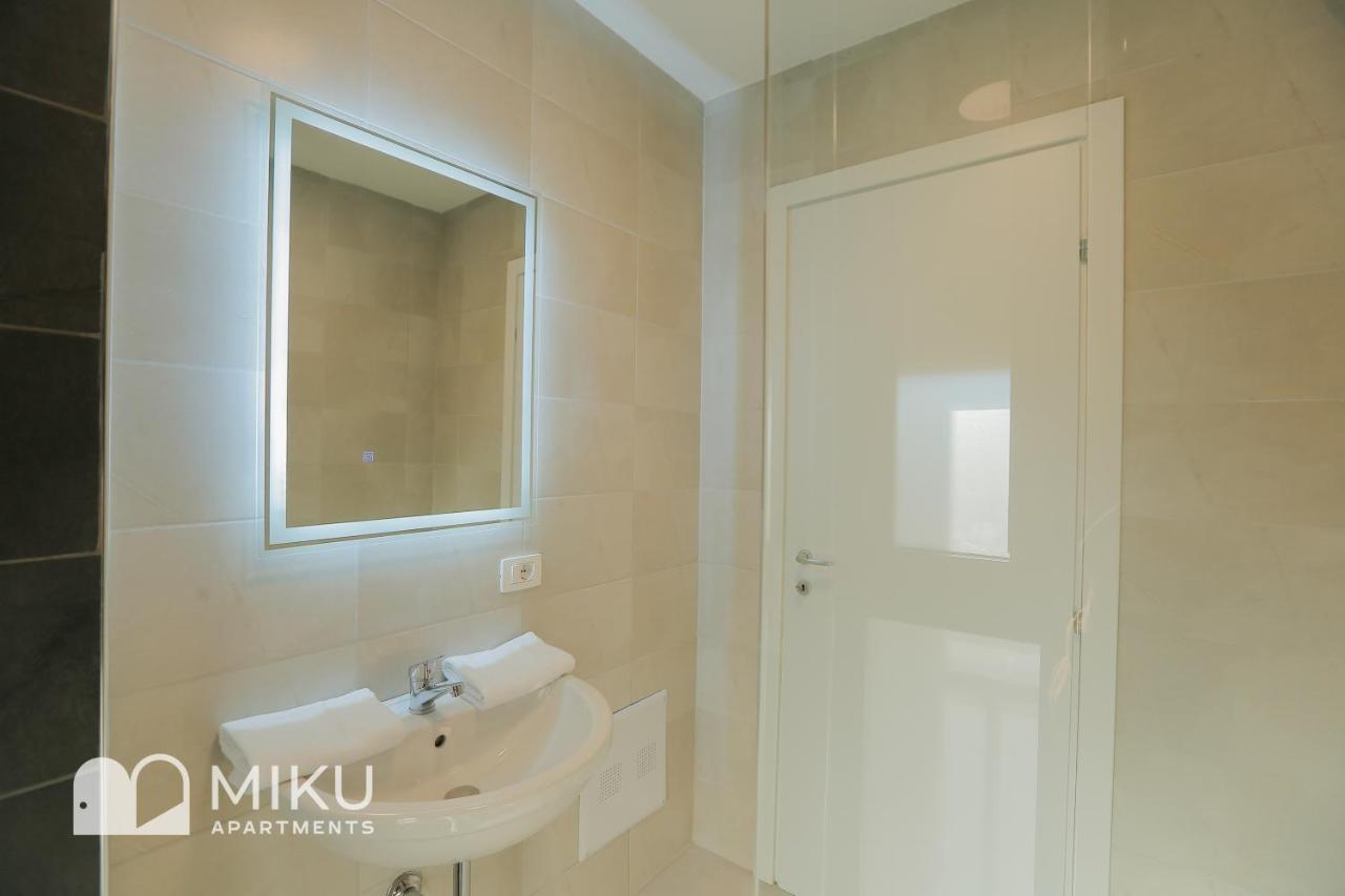 Miku Apartment - Bright 1 Bedroom Apartment At Olympic Residence Tirana Exteriör bild